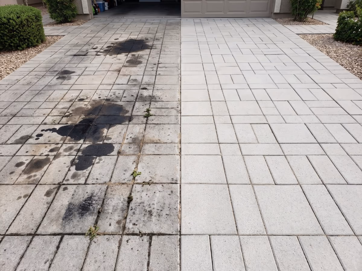 Kostka brukowa przed i po myciu — plamy olejowe
